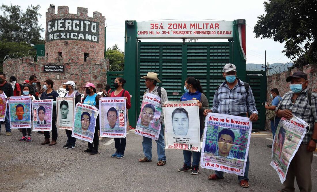 Padres de 43 normalistas de Ayotzinapa. Foto: Archivo/EL UNIVERSAL