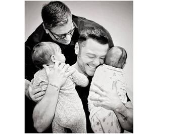 Tiziano Ferro se convierte en papá de una niña y un niño