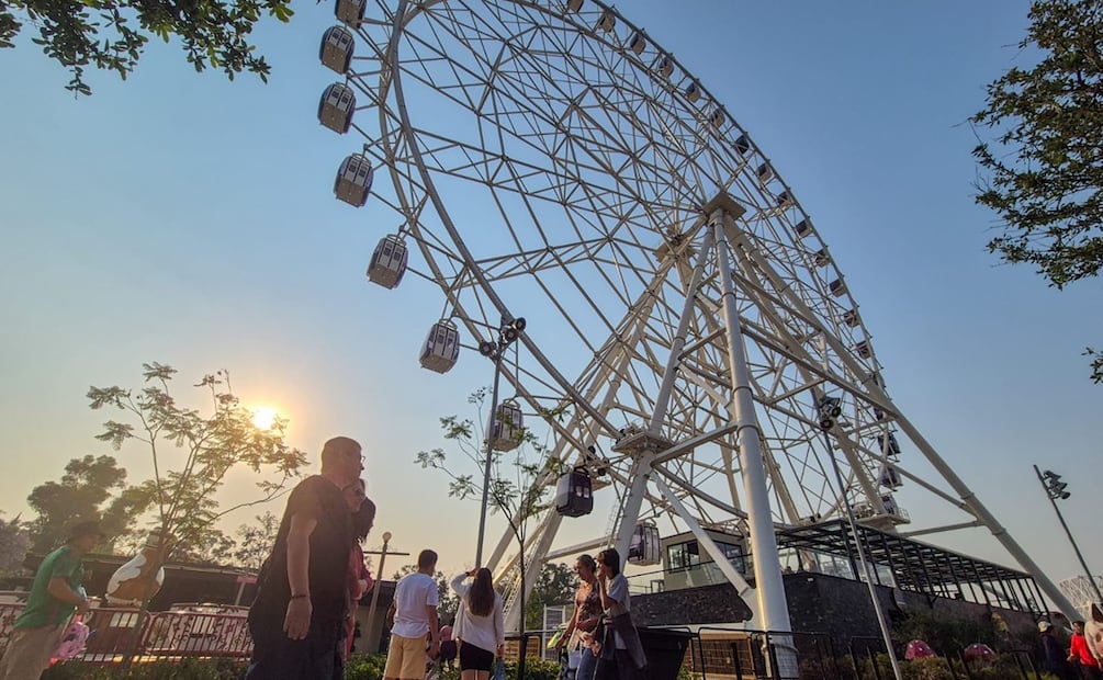 La enorme rueda de la fortuna Aztlán 360 es una de las atracciones insignia del parque. | Foto: Jorge Alejandro Medellín / EL UNIVERSAL