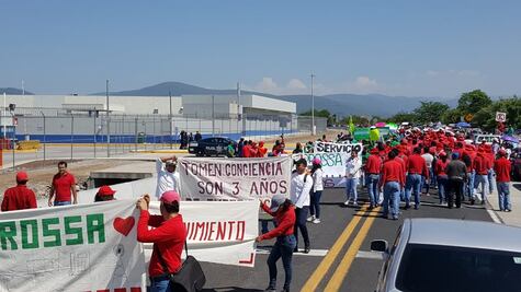 Protestan 650 trabajadores por despido injustificado de penal federal en Morelos