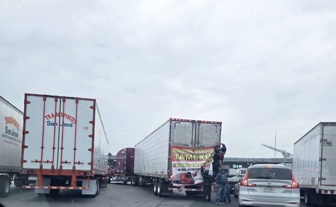 Transportistas protestan en casetas México-Querétaro y México-Pachuca; exigen frenar extorsiones y asesinatos. Foto: Especial