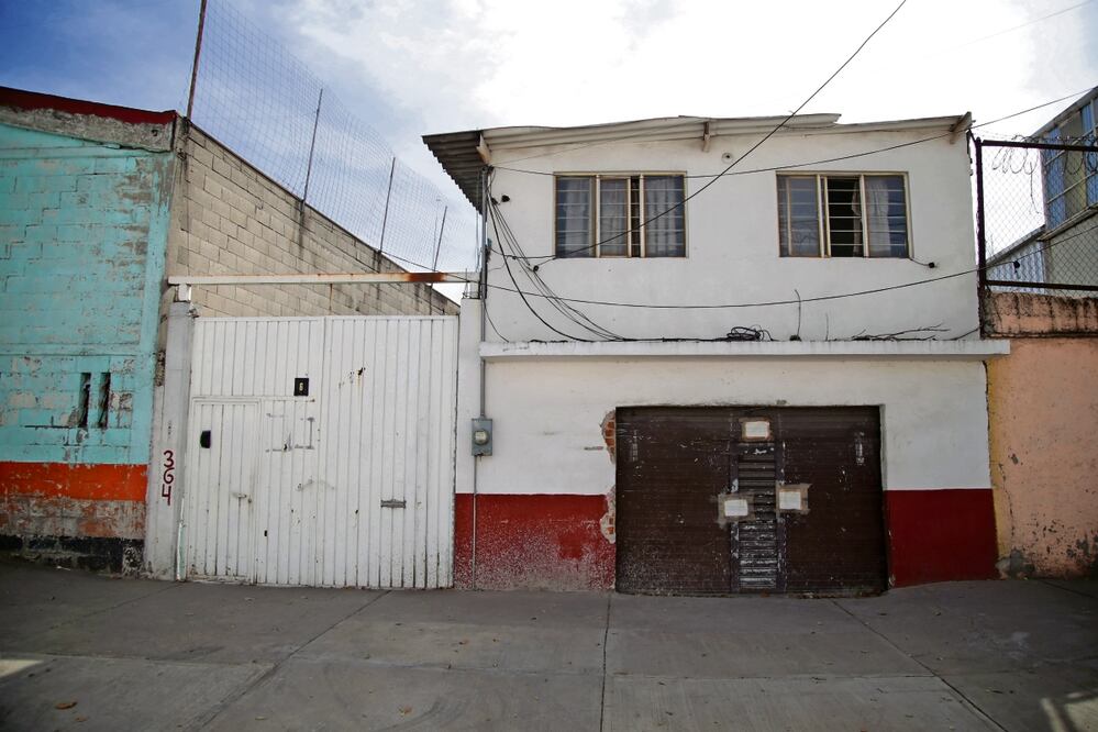 La casa marcada con el número 364 sigue asegurada por la SEIDO, pues fue ahí donde descubrieron a una banda de huachicoleros. Foto: CARLOS MEJÍA. EL UNIVERSAL