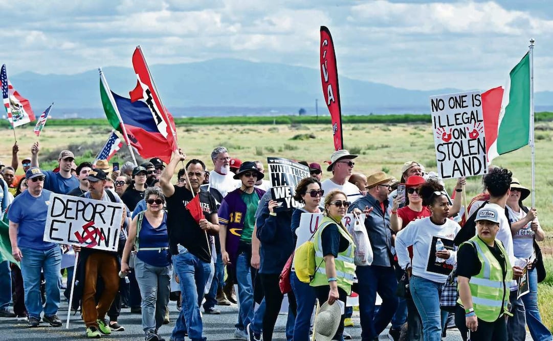 Asistentes a una manifestación por los derechos de los inmigrantes en el Día de César Chávez, en Delano, California, el lunes pasado. (02/04/2025) Foto: Frederic J. Brown | AFP