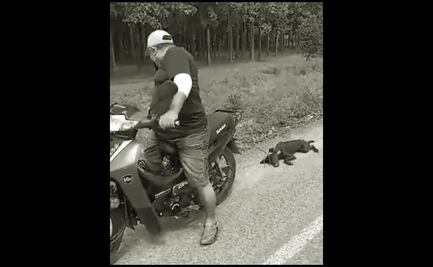Hombre arrastra a un perro amarrado a su motocicleta en carretera de Tacotalpa, Tabasco