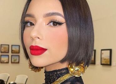 Ángela Aguilar en traje sastre y ombliguera da cátedra de estilo