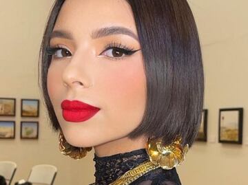 Ángela Aguilar en traje sastre y ombliguera da cátedra de estilo