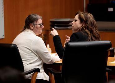 Declaran culpable de homicidio involuntario a madre del tirador de Michigan