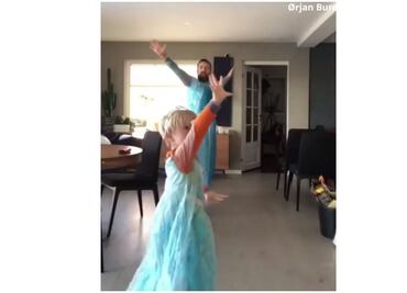 Comediante se transforma en Elsa de "Frozen" y desafía estereotipos