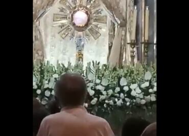 ¿Milagro? Video muestra momento en que una hostia "late" durante una misa en Zapotlanejo, Jalisco