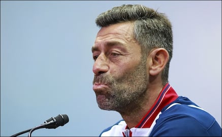 Pedro Caixinha "no se ensució las manos" con la llegada de Stephen Eustáquio