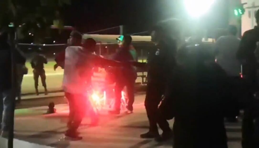 Policías de Guaymas se olvidan del Covid y la sana distancia; realizan fiesta por su día