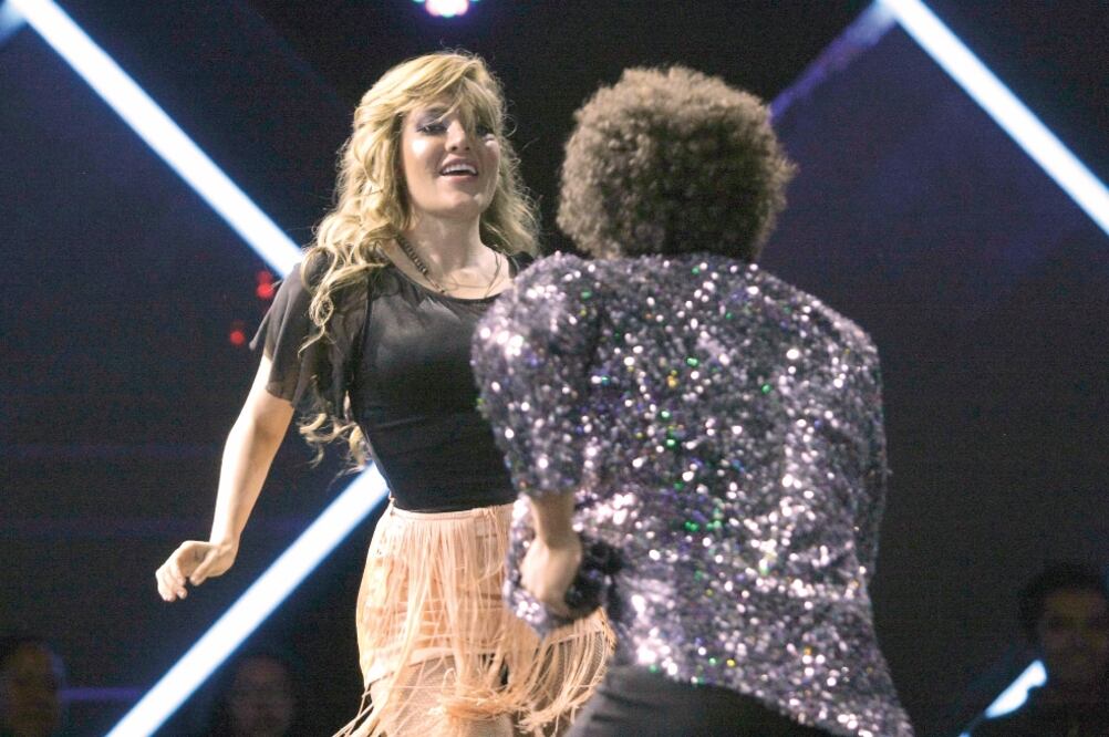La pareja bailó al ritmo de la salsa y luego fue enviada a la Zona de Riesgo (CARLOS MEJIA. EL UNIVERSAL)