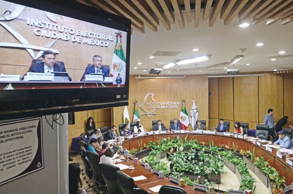 El instituto aprobó separar a cinco funcionarios de sus cargos debido a que no acreditaron contar con título y cédula profesional. Foto: CORTESÍA