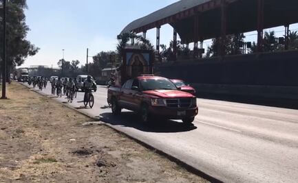 A pie, en vehículo o bicicleta, guadalupanos inundan la México-Puebla con rumbo a la Basílica