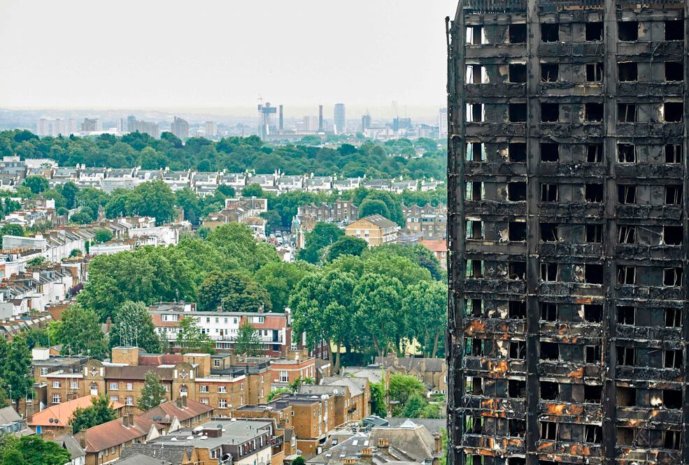 Las ruinas del edificio habitacional del barrio de North Kensington. (AFP)