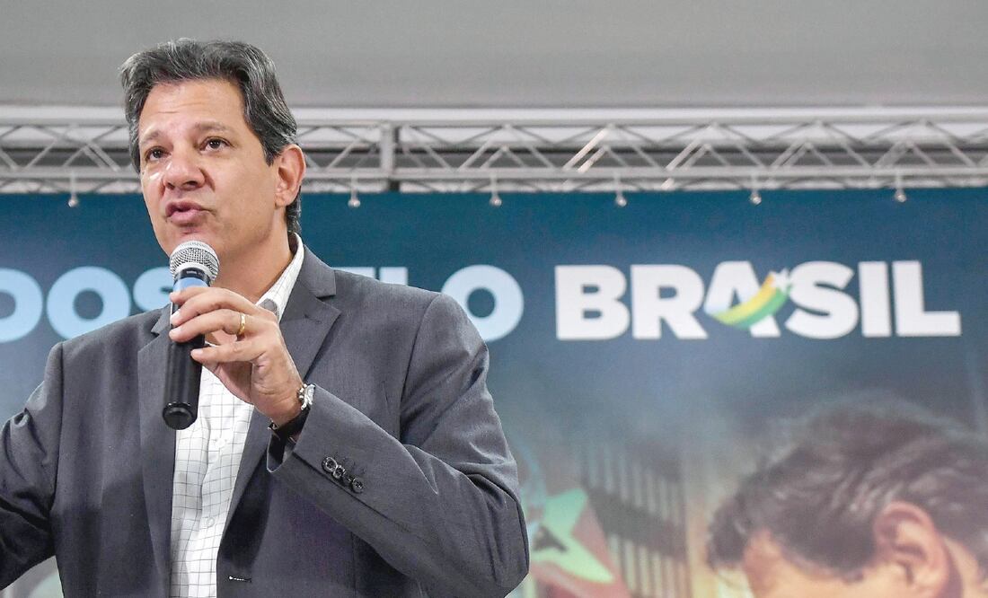 Fernando Haddad, candidato del PT, habló con la prensa en Sao Paulo de la supuesta difusión de noticias falsas por parte de la campaña de Bolsonaro. (NELSON ALMEIDA. AFP)