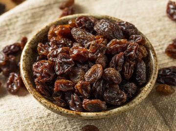 Prepara salsa de pasitas para tu lomo de cerdo