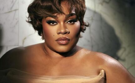 El diseñador mexicano Alfredo Martínez viste a Da’Vine Joy Randolph en Venecia