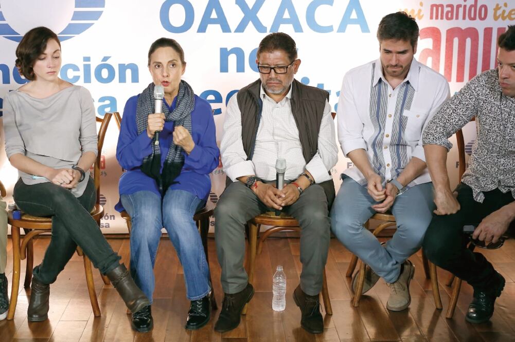Director y elenco de Mi marido tiene familia en conferencia (AGUSTÍN SALINAS. EL UNIVERSAL)