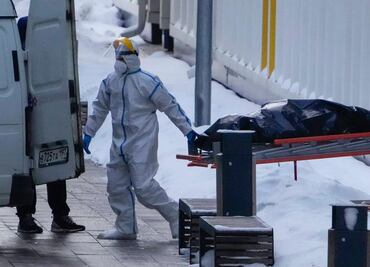 Variante ómicron causa estragos en Rusia; reporta récord de 113 mil casos en un día