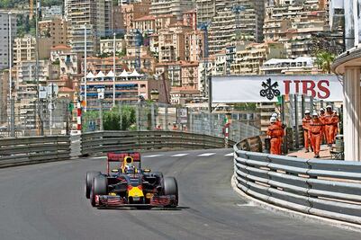 Ricciardo gana la salida a Mercedes