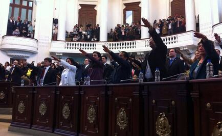 Asambleístas toman protesta