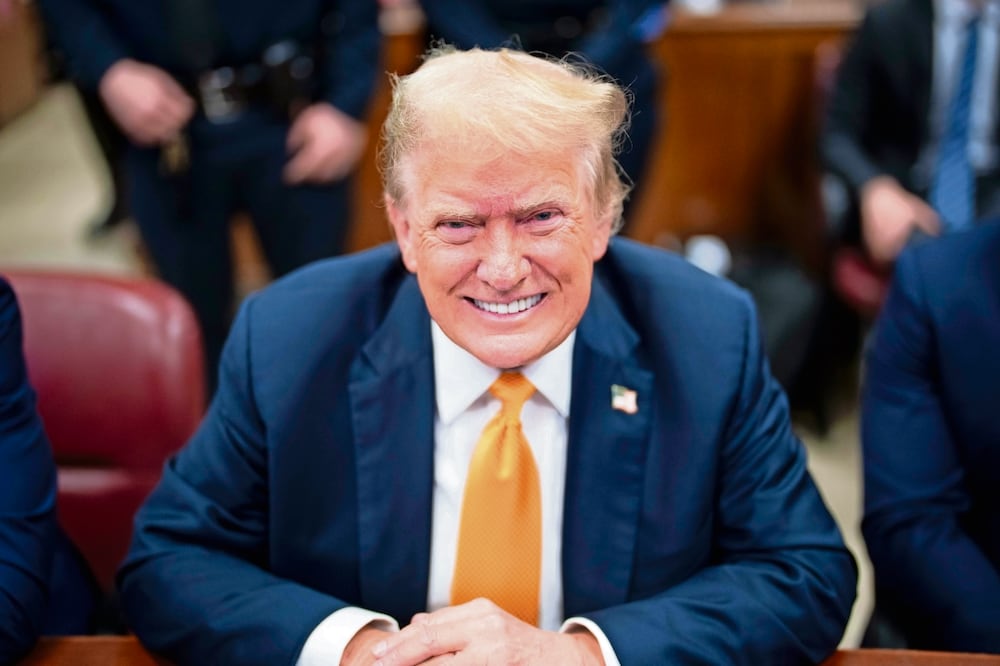 El expresidente estadounidense Donald Trump en el juicio penal en su contra, en Nueva York. Foto: de DOUG MILLS. EFE