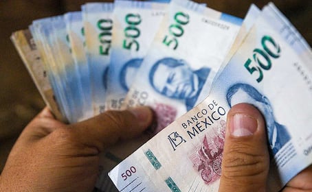 ¿Te quedas sin dinero antes de quincena? Así pides un adelanto de nómina en BBVA, Banorte y Azteca 