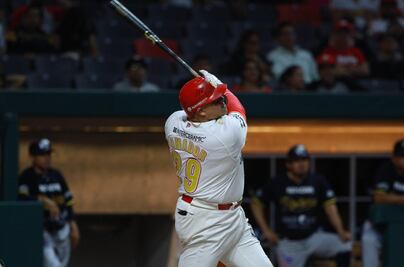 Japhet Amador saca el bat a tiempo