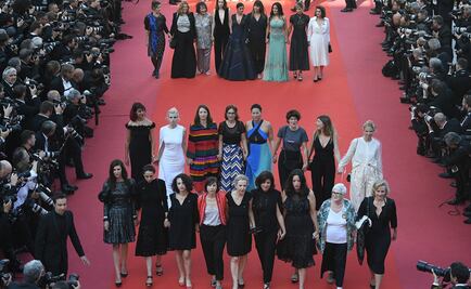 Salma Hayek exige igualdad para las mujeres en Cannes 