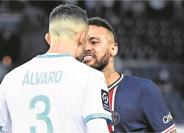 Otro fuerte agarrón entre Neymar y Álvaro González