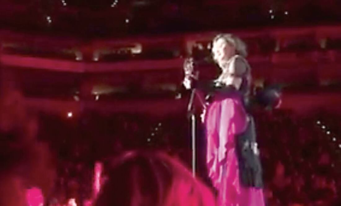 La Reina del Pop empezó su show con casi tres horas de retraso y luego conversó largamente con el público, sin decir algo claro (ESPECIAL)