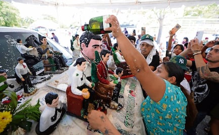 ... y mientras tanto, la banda retumbaba en honor a Malverde, santo de los narcos