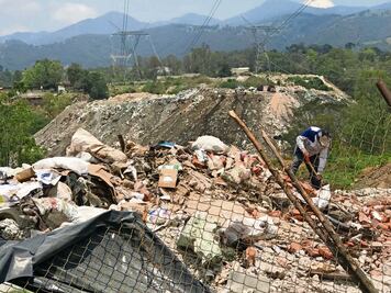 Sin freno, vertido de cascajo en barrancas en Naucalpan