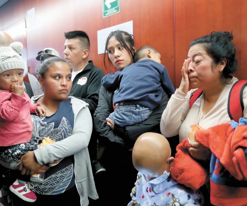 Al debate se dio acceso a un grupo de padres de niños enfermos de cáncer, preocupados por los servicios médicos de sus hijos. GERMÁN ESPINOSA. EL UNIVERSAL