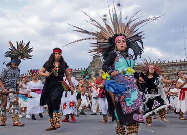 Realizan megadanza prehispánica en el Zócalo capitalino