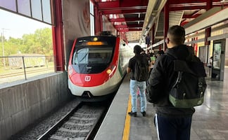 Ultiman detalles en Buenavista para inauguración del Tren al AIFA; técnicos configuran torniquetes de acceso  