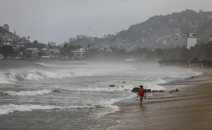 Evacuan a 40 personas en Jalisco por huracán "Genevieve" 