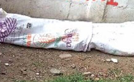 Abandonan cadáver de mujer en costales en Xochimilco