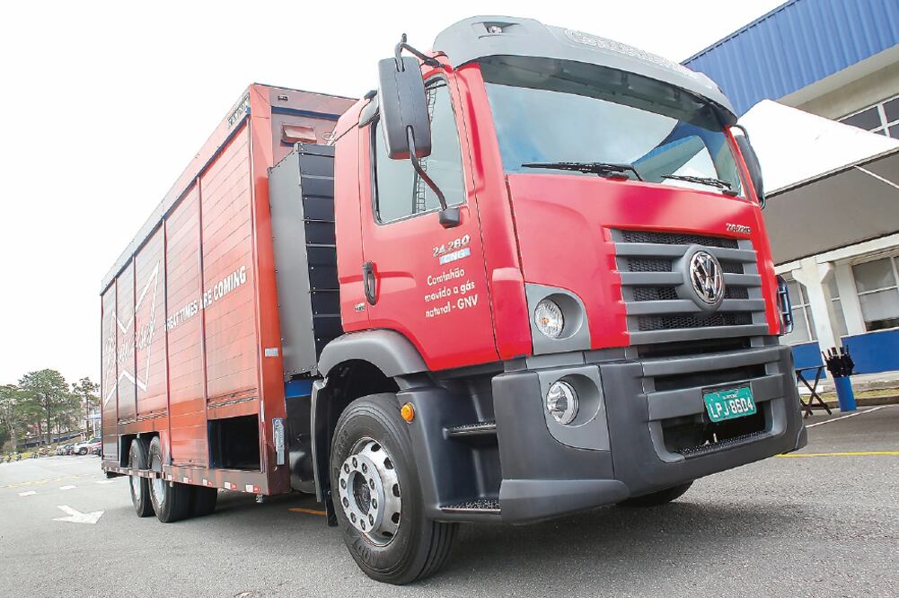 En México se consumen 8 mil autobuses al año, indica la armadora Scania, quien hace un pre estudio para retornar con la venta de camiones (CORTESÍA)