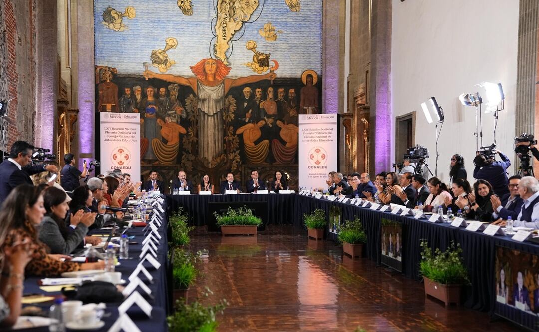 Firma del Acuerdo Secretaria por el que se crea el Sistema de Bachillerato Nacional (SNB)(05/08/2025). Foto: Especial