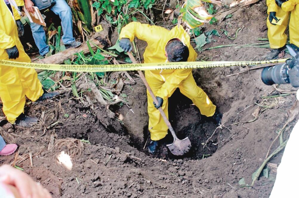 Miles de cuerpos han sido encontrados en fosas clandestinas ubicadas en todo el territorio nacional. (ARCHIVO/EL UNIVERSAL)