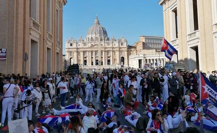 Cubanos protestan afuera del Vaticano tras llamado de influencer