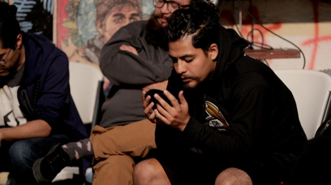 Hombres necios van por deconstruir el machismo