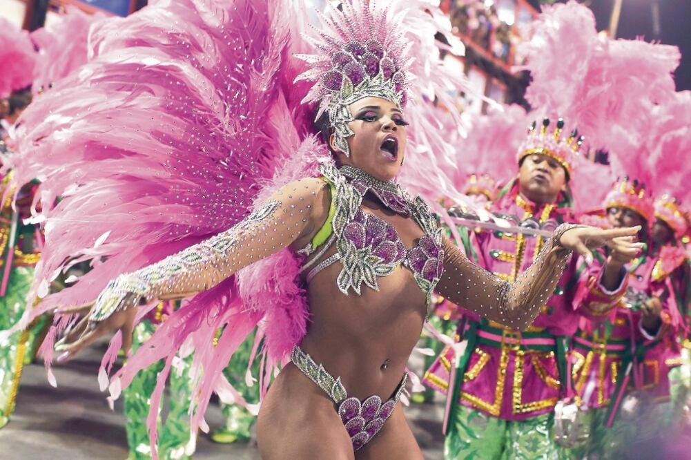 En estos 100 años, “el samba” se ha transformado y se ha reinventado. (FOTO: NELSON ANTOINE. AP)