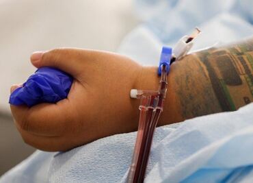 ¿En qué consiste el tratamiento con plasma aprobado en EU contra el Covid-19?