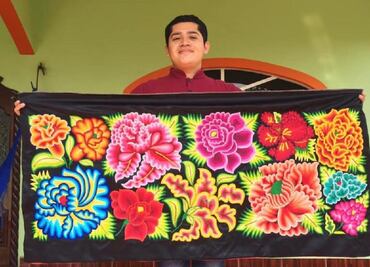 El poeta y artesano muxe que sacude la tradición