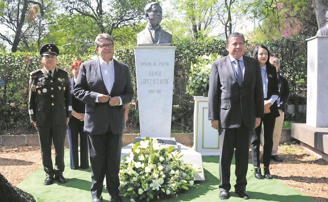 Ricardo Monreal acudió a la Rotonda de las Personas Ilustres. Foto: Daniel Augusto / CUARTOSCURO.