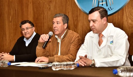 Gobernador visita a heridos en accidente en Celaya