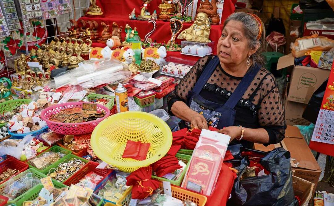 En el mercado de Sonora es posible encontrar toda clase de talismanes y personas que hacen limpias; los locatarios ofrecen una amplia variedad de objetos, aceites y hierbas para la buena suerte. Foto: Luis Camacho / EL UNIVERSAL